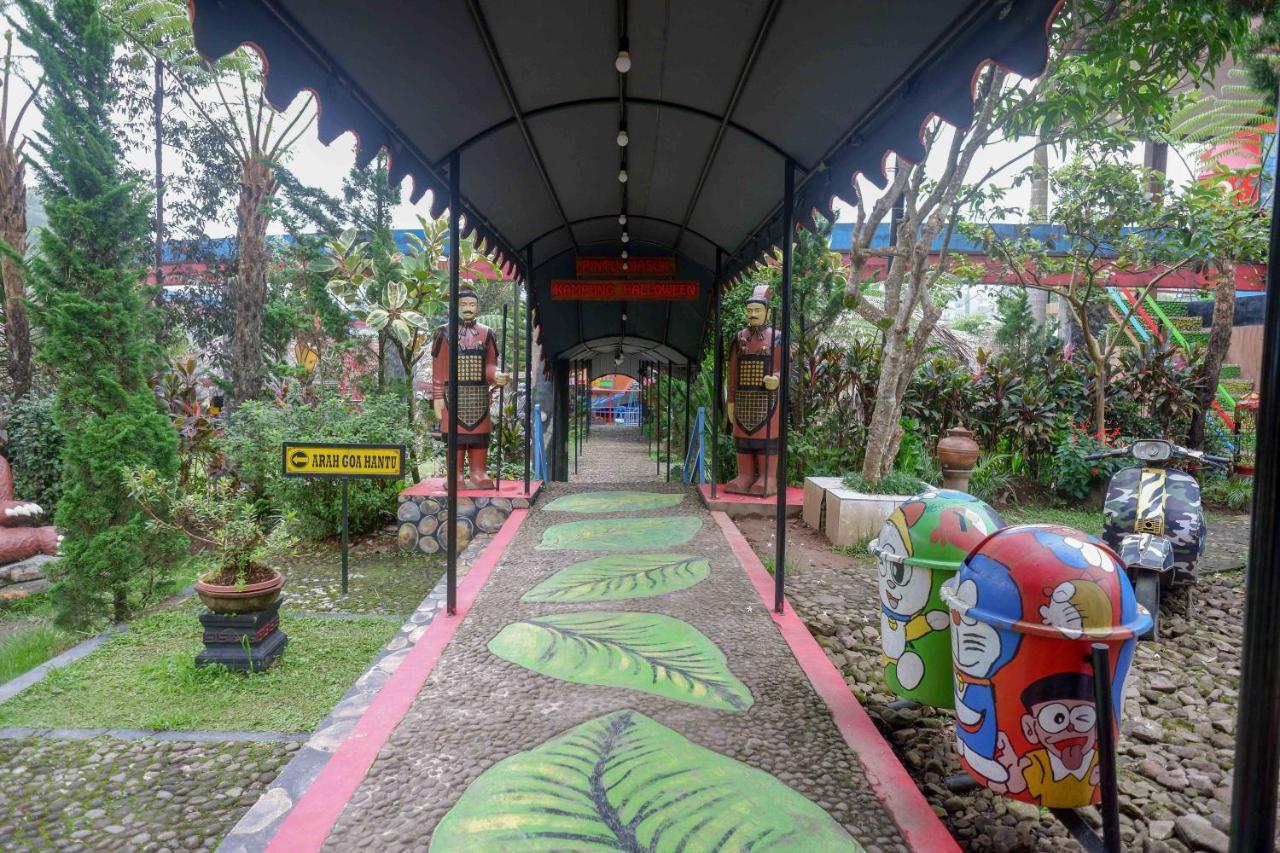 Reddoorz Resort @ Tawangmangu Exterior photo